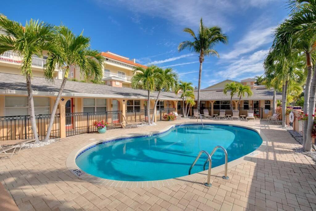 Walk To The Beach And Restaurants! - Coconut Villa'S Suite 2 St. Pete Beach Exteriér fotografie