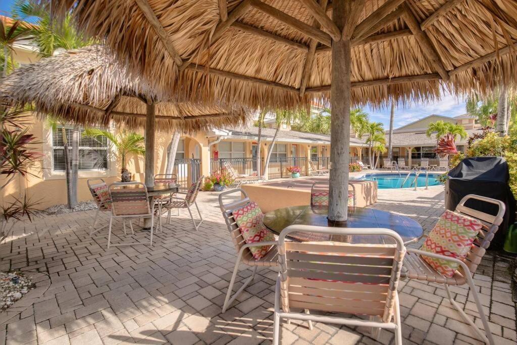 Walk To The Beach And Restaurants! - Coconut Villa'S Suite 2 St. Pete Beach Exteriér fotografie